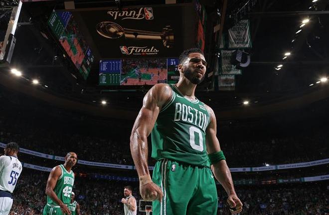 据意大利及 据意大利及