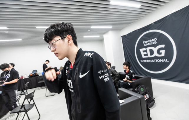 直以灵活的 直以灵活的